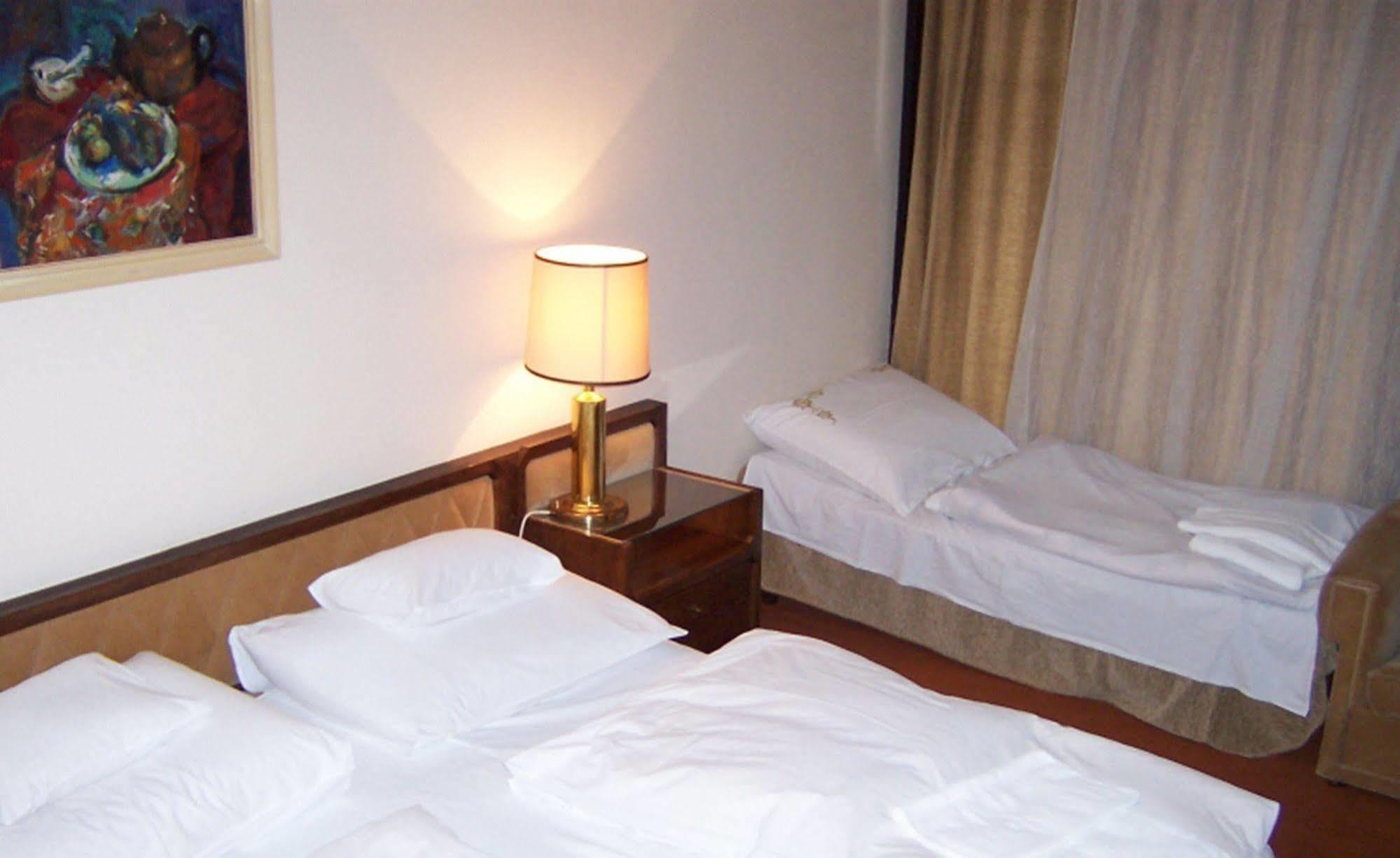 Hotel Konferencia 기오르 외부 사진